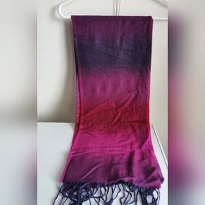 100% Unisex cashmere scarf made in Scotland.